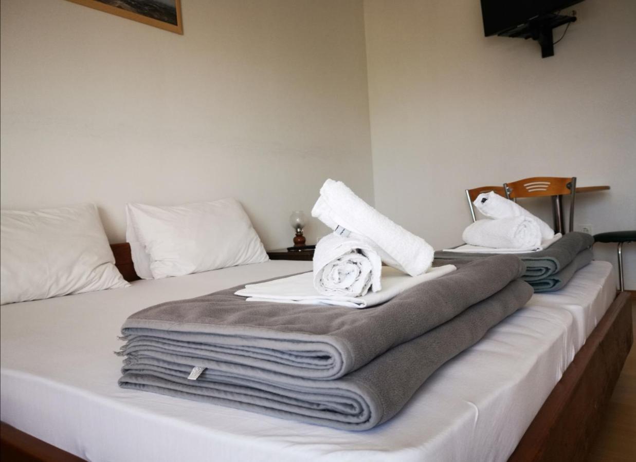 Apartments Plazibat Škrip Buitenkant foto