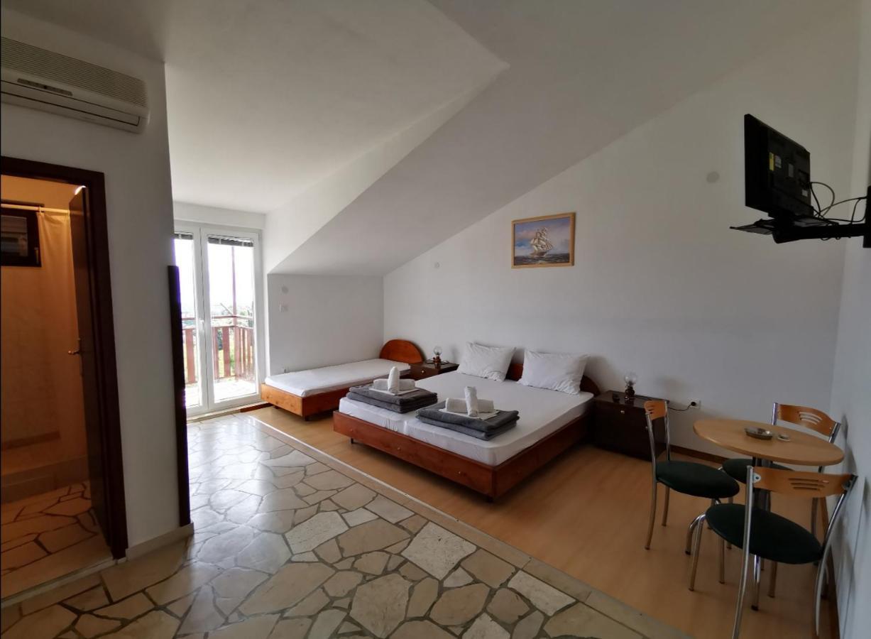 Apartments Plazibat Škrip Buitenkant foto
