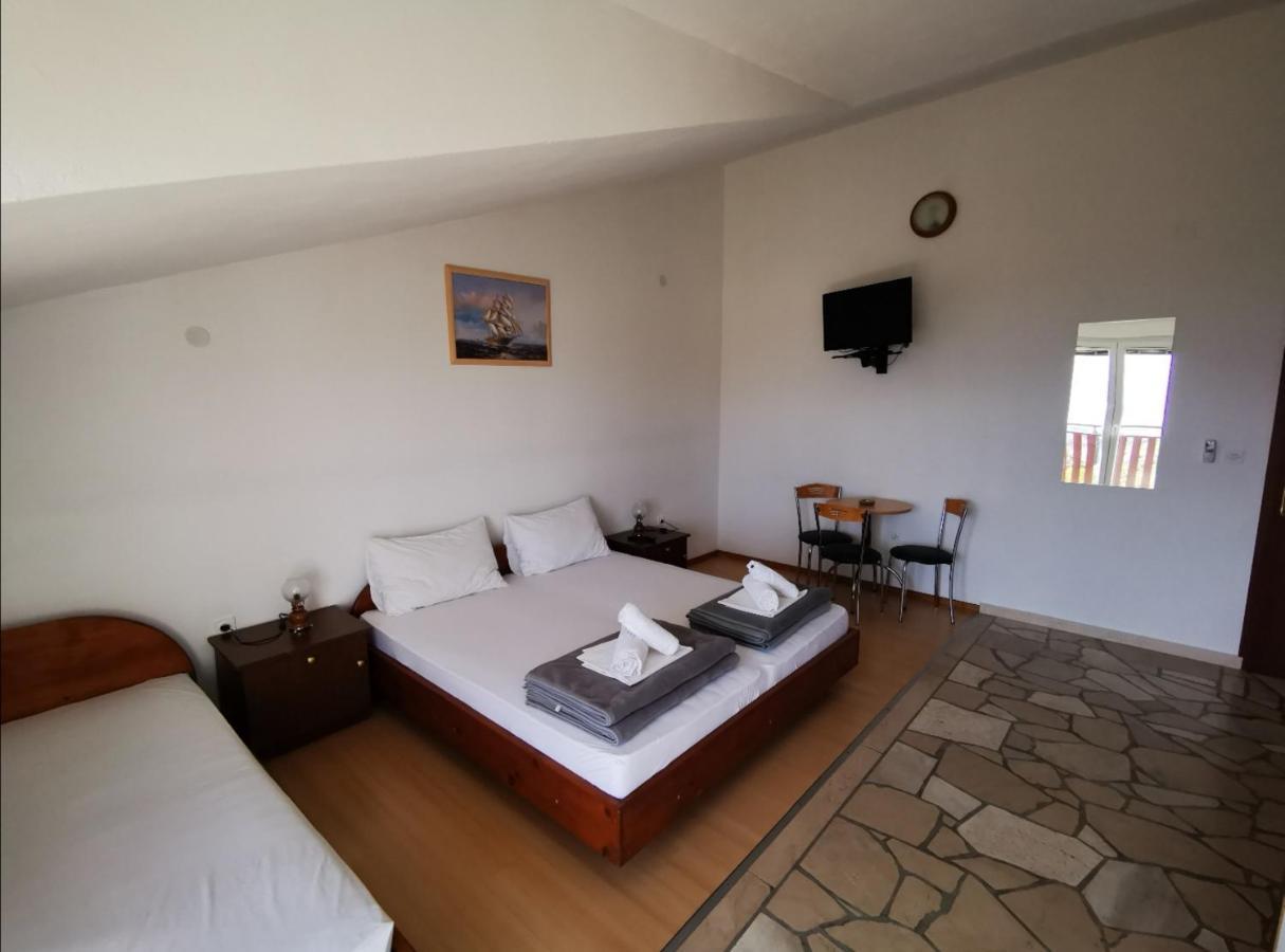 Apartments Plazibat Škrip Buitenkant foto