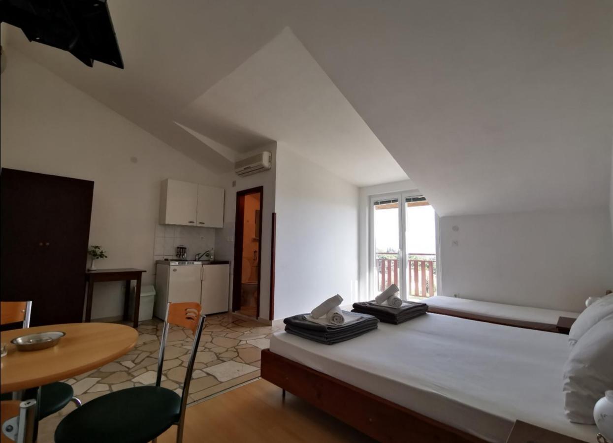 Apartments Plazibat Škrip Buitenkant foto