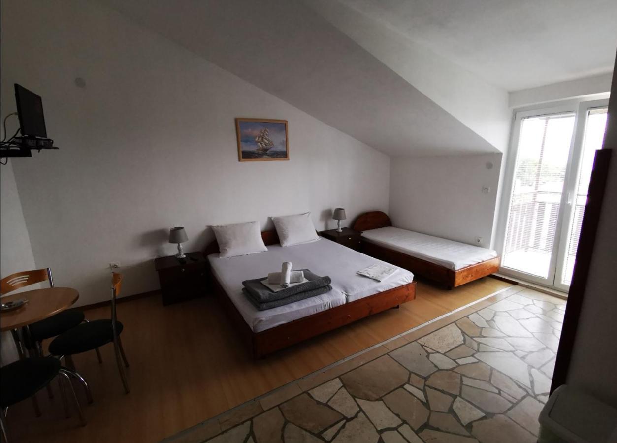 Apartments Plazibat Škrip Buitenkant foto