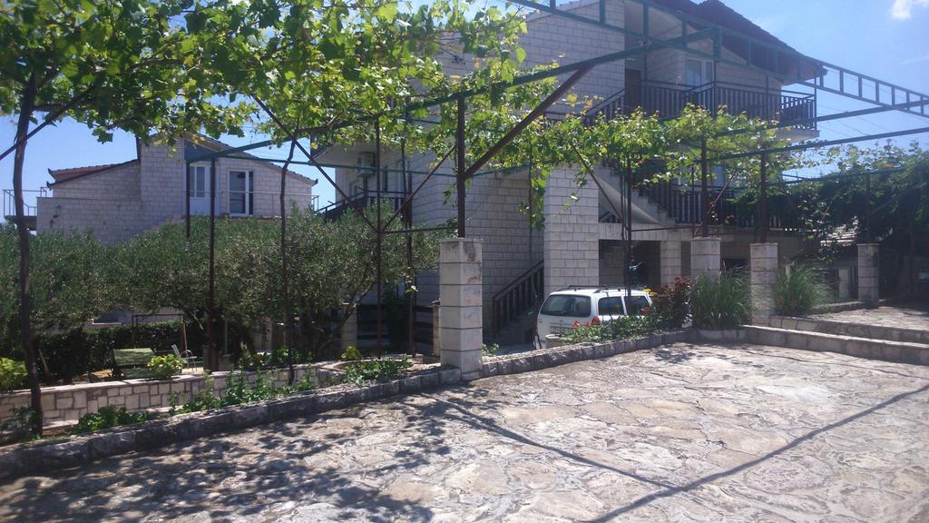 Apartments Plazibat Škrip Buitenkant foto