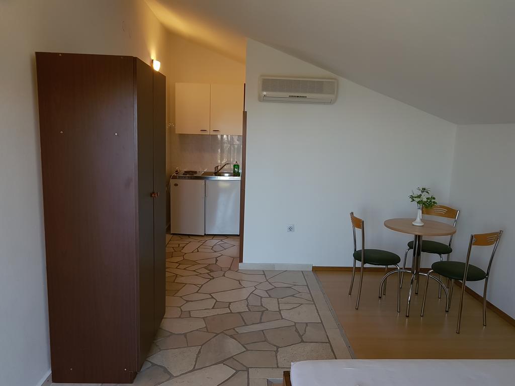 Apartments Plazibat Škrip Buitenkant foto