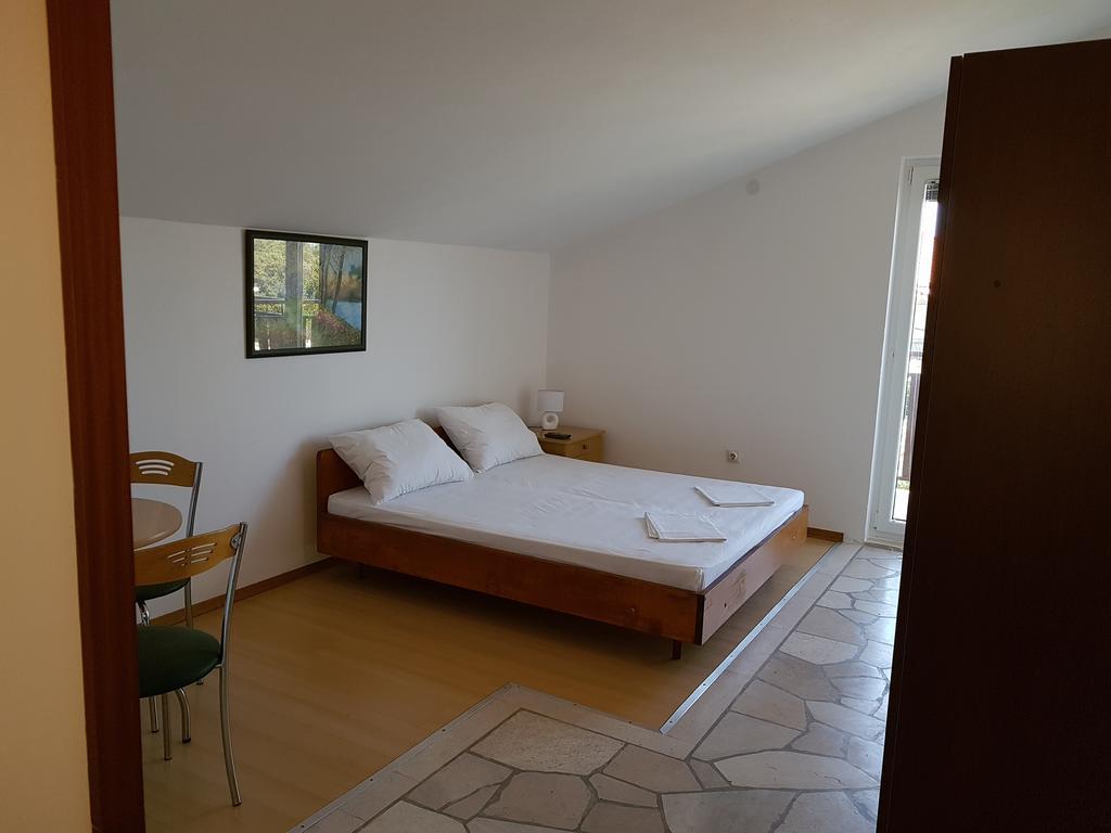 Apartments Plazibat Škrip Buitenkant foto