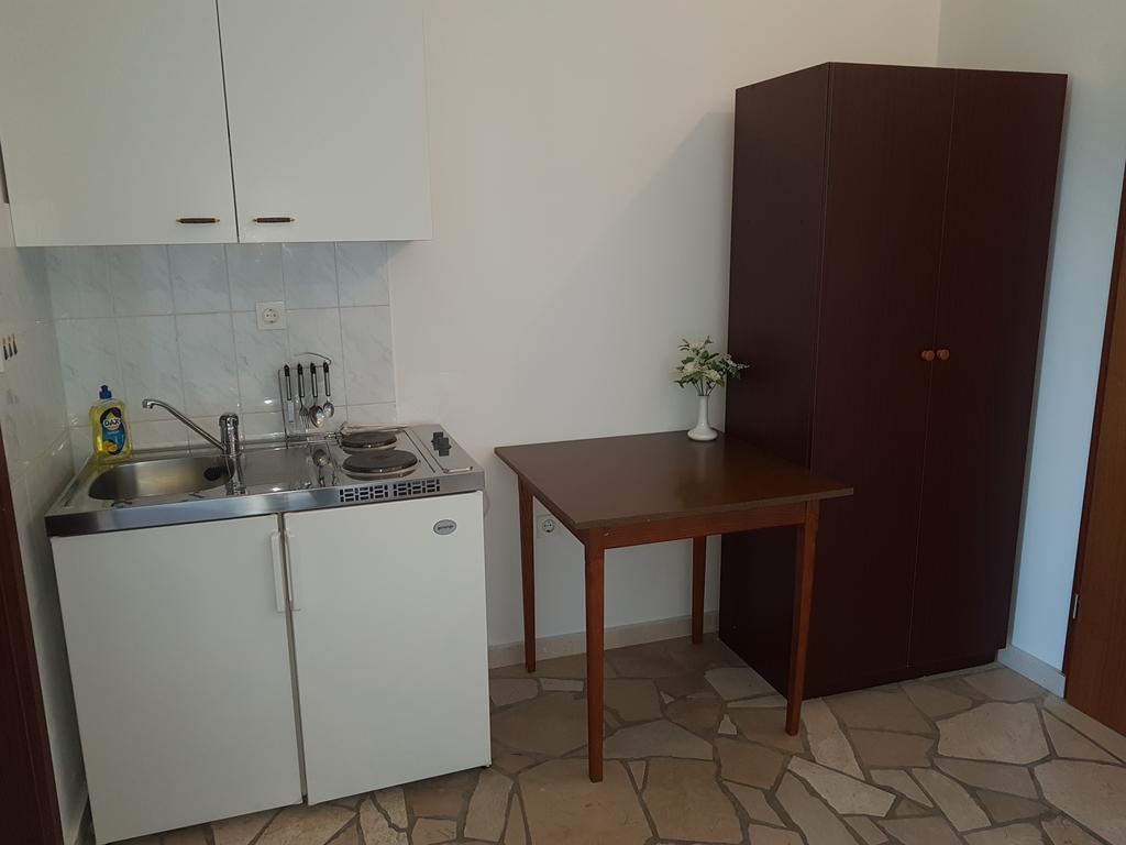 Apartments Plazibat Škrip Buitenkant foto