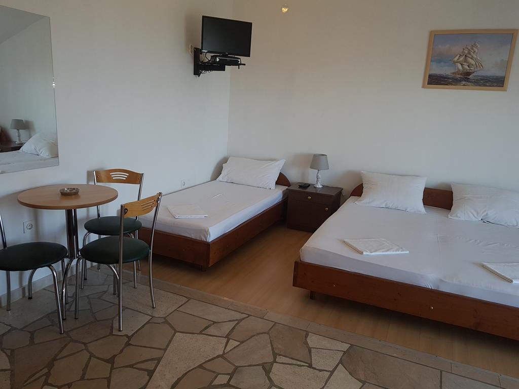 Apartments Plazibat Škrip Buitenkant foto