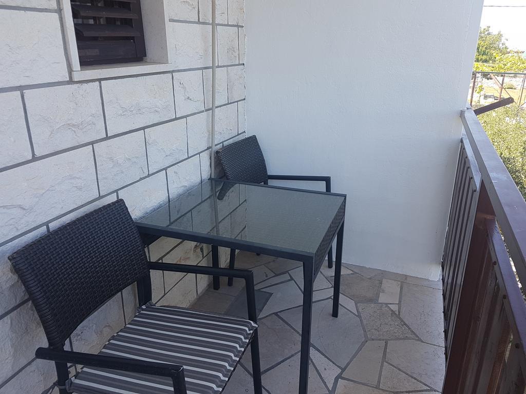 Apartments Plazibat Škrip Buitenkant foto
