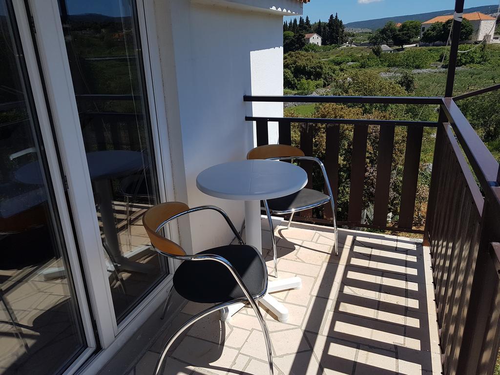 Apartments Plazibat Škrip Buitenkant foto