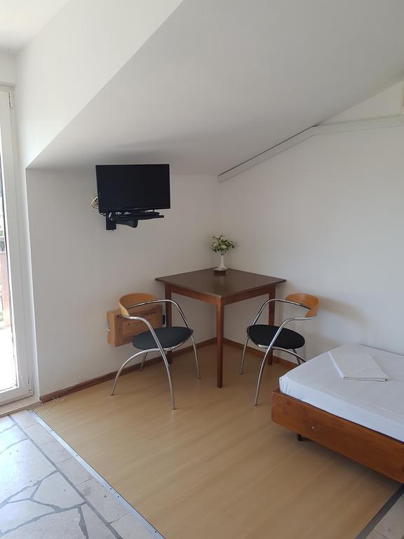 Apartments Plazibat Škrip Buitenkant foto