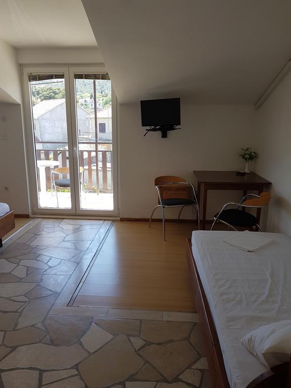 Apartments Plazibat Škrip Buitenkant foto