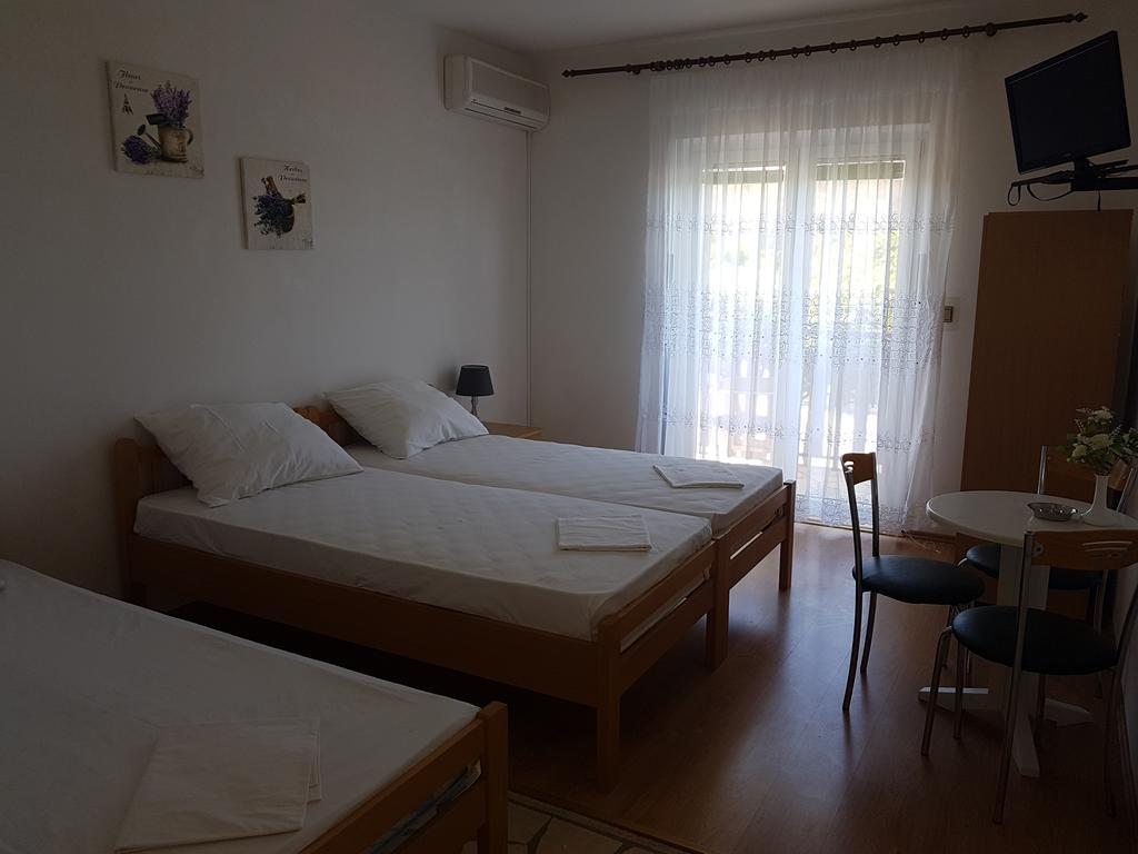 Apartments Plazibat Škrip Buitenkant foto