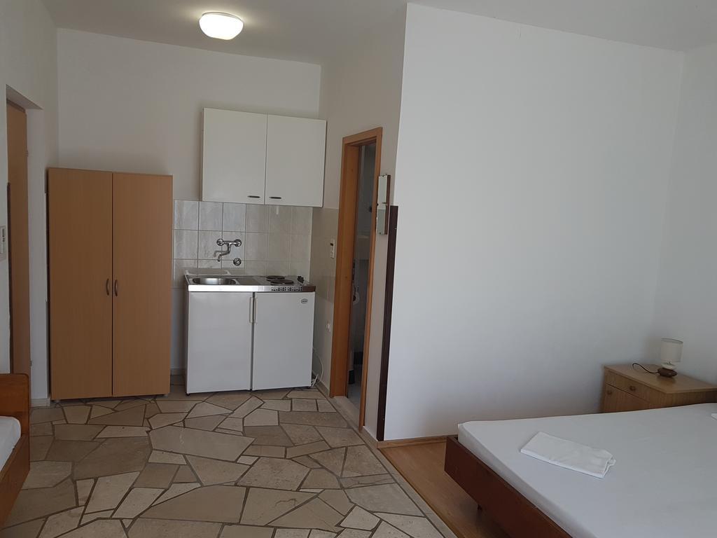 Apartments Plazibat Škrip Buitenkant foto
