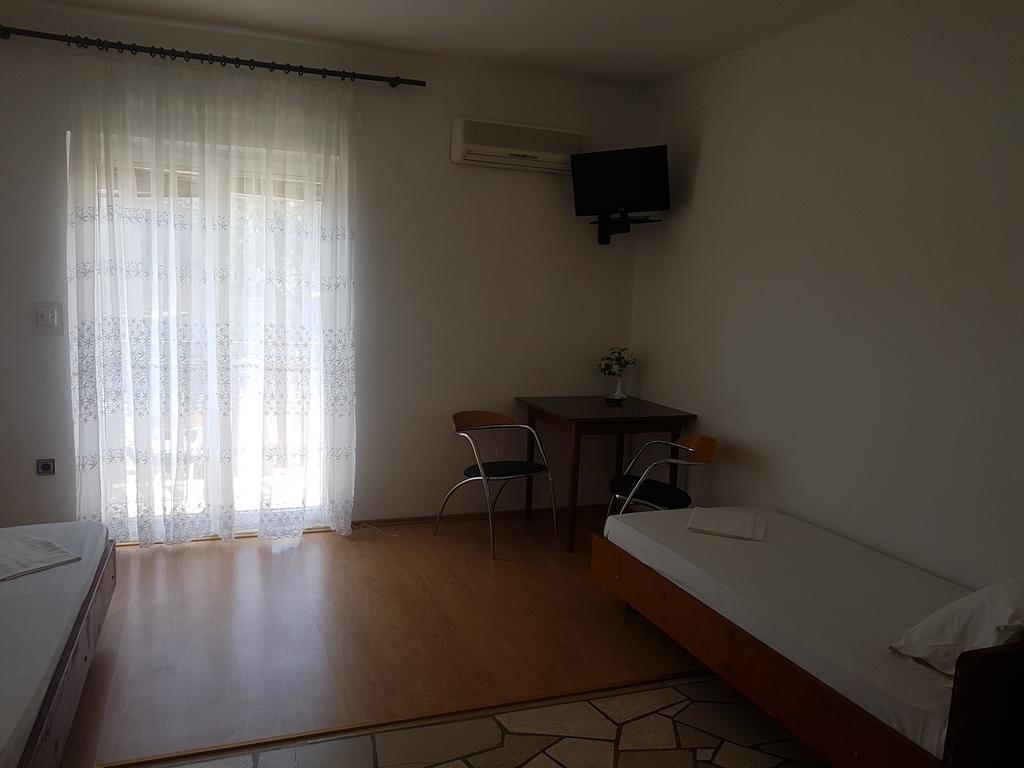Apartments Plazibat Škrip Buitenkant foto